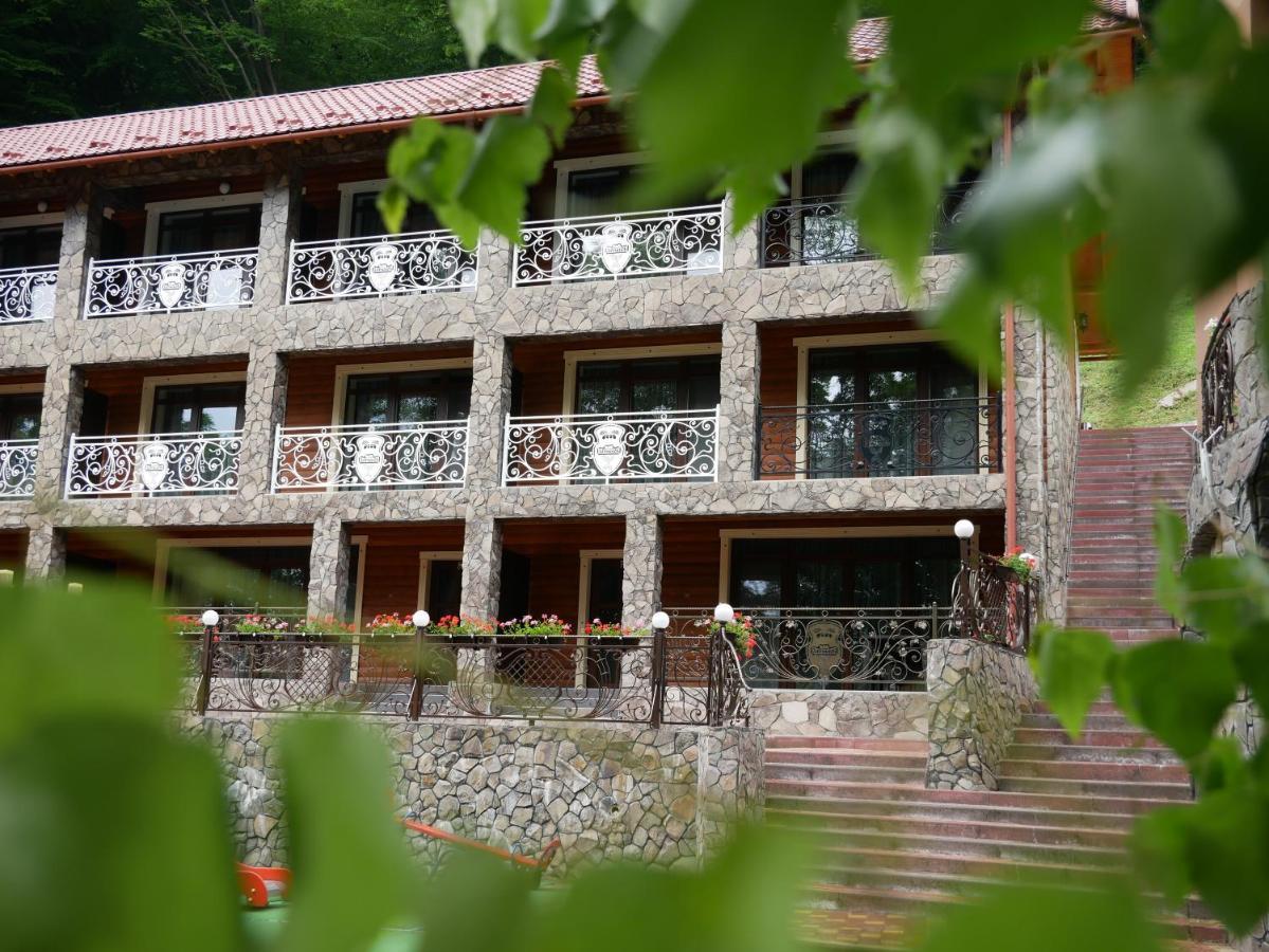 Zatyshok Hotel Svaliava Buitenkant foto