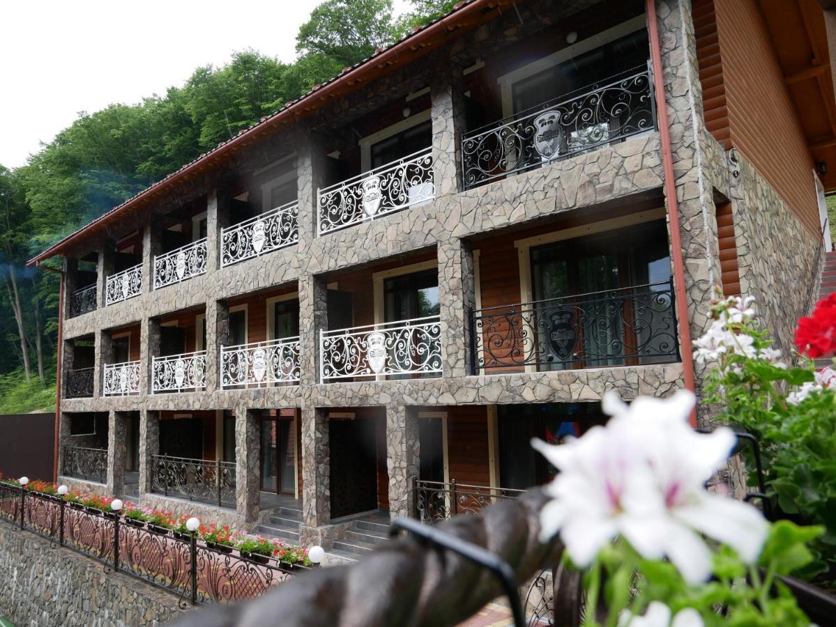 Zatyshok Hotel Svaliava Buitenkant foto