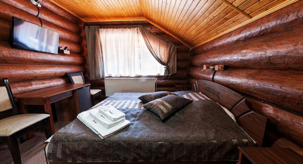 Zatyshok Hotel Svaliava Buitenkant foto