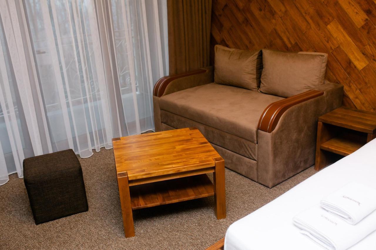 Zatyshok Hotel Svaliava Buitenkant foto
