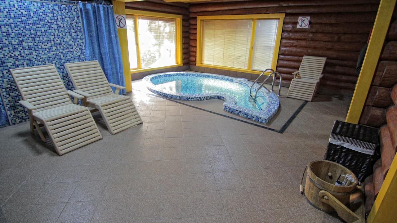 Zatyshok Hotel Svaliava Buitenkant foto
