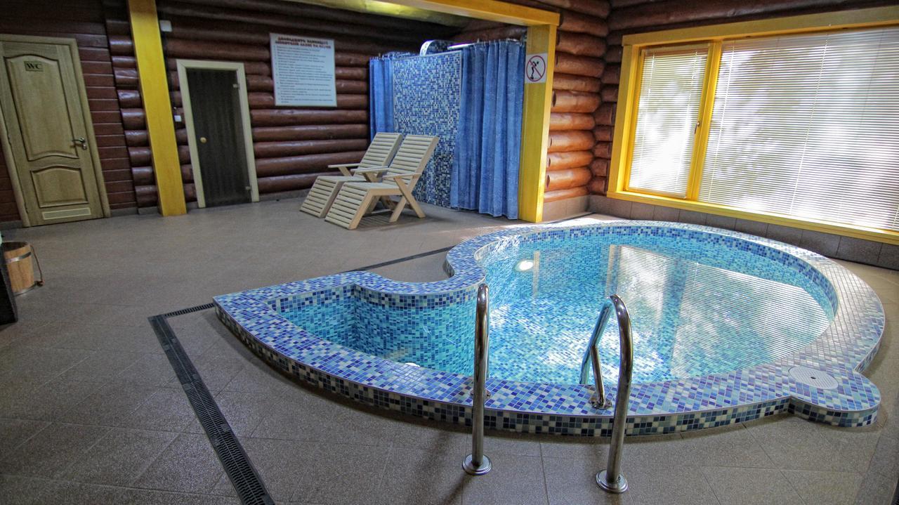 Zatyshok Hotel Svaliava Buitenkant foto