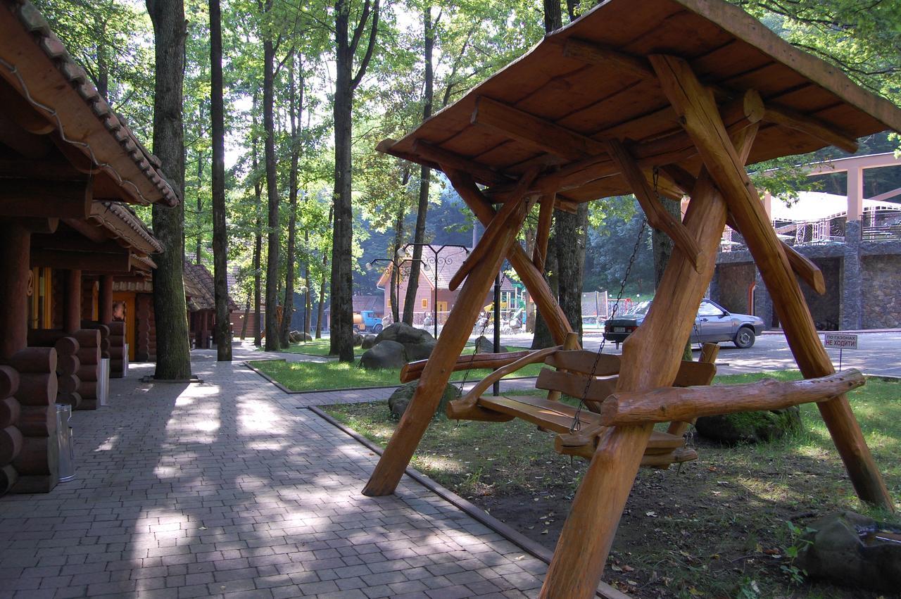 Zatyshok Hotel Svaliava Buitenkant foto