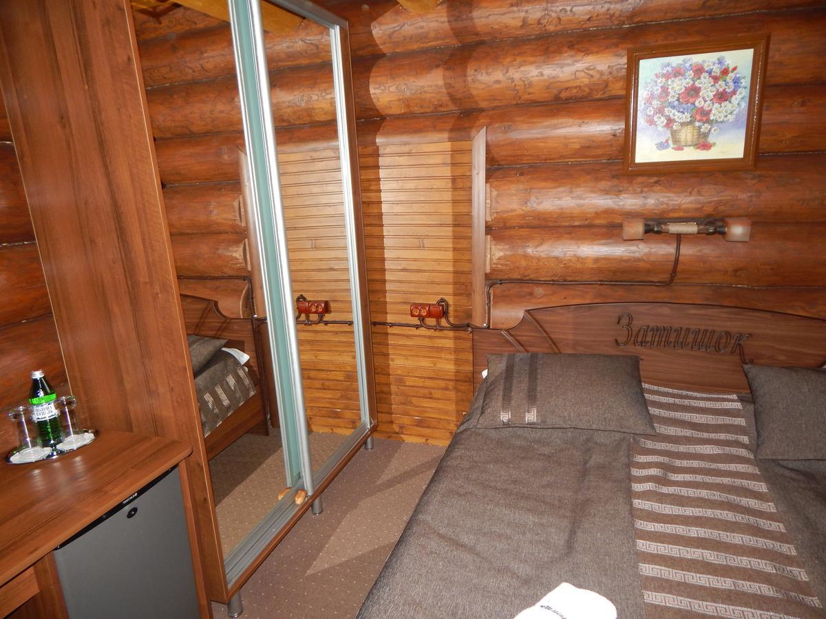 Zatyshok Hotel Svaliava Buitenkant foto