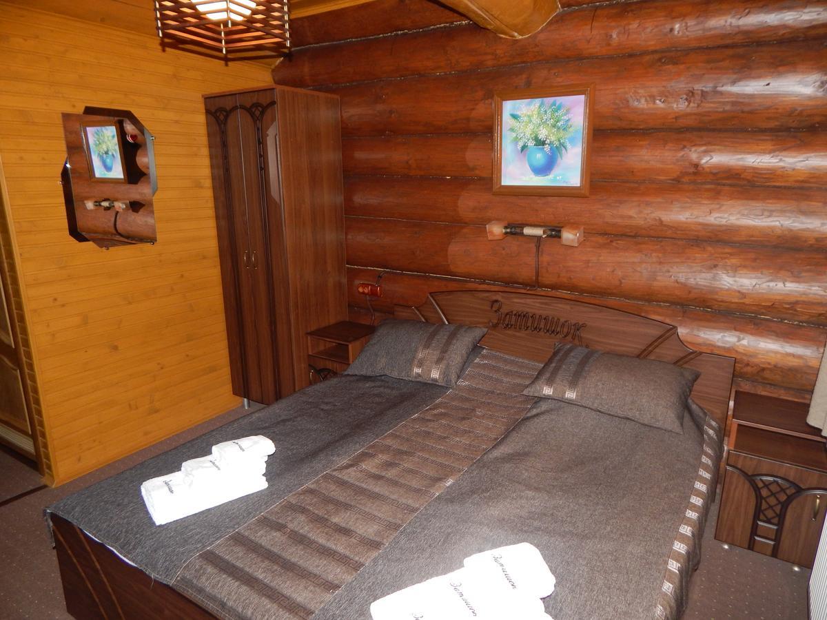 Zatyshok Hotel Svaliava Buitenkant foto