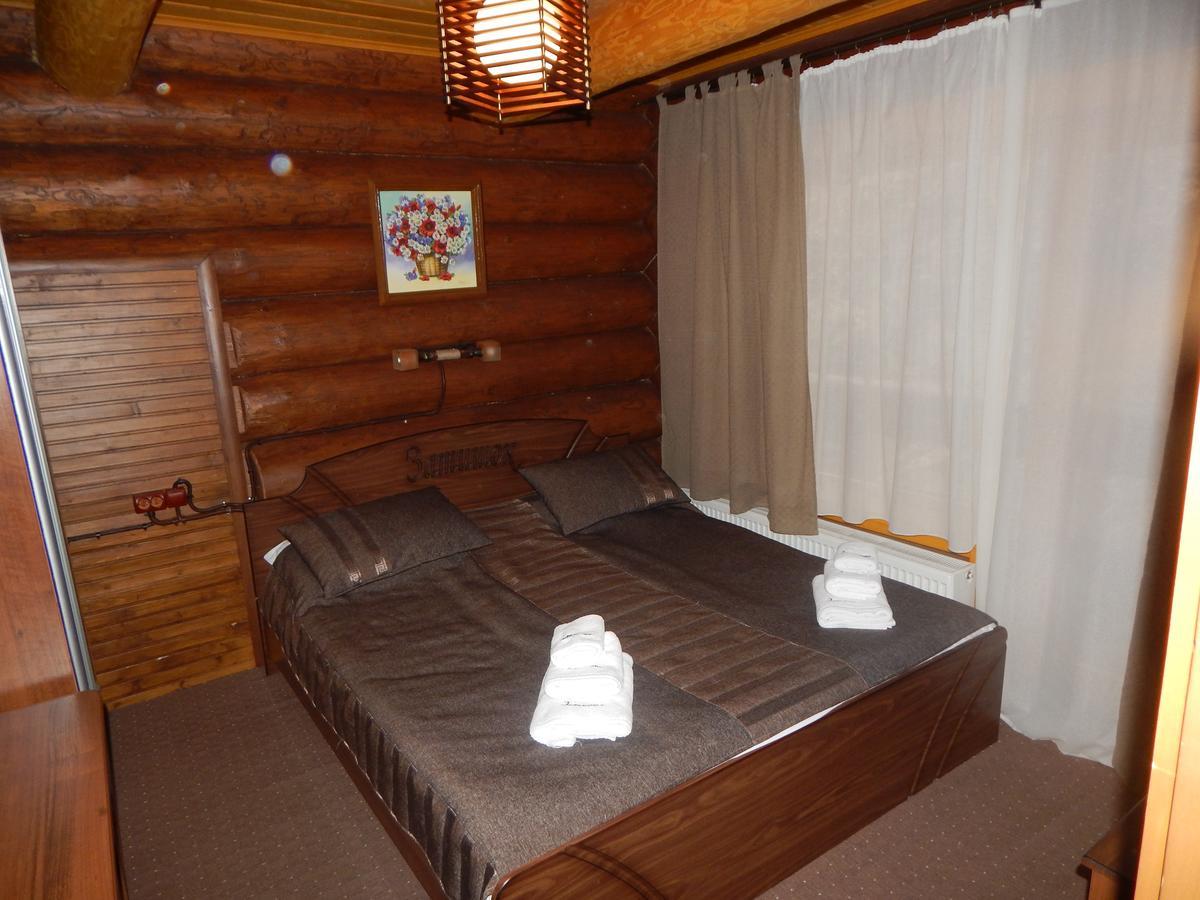 Zatyshok Hotel Svaliava Buitenkant foto