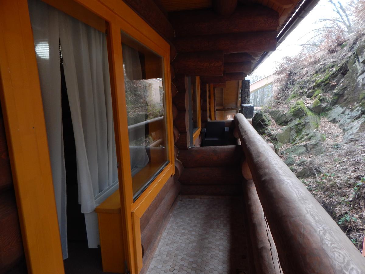 Zatyshok Hotel Svaliava Buitenkant foto