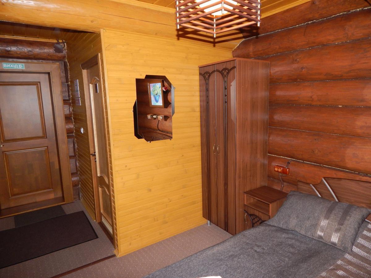 Zatyshok Hotel Svaliava Buitenkant foto