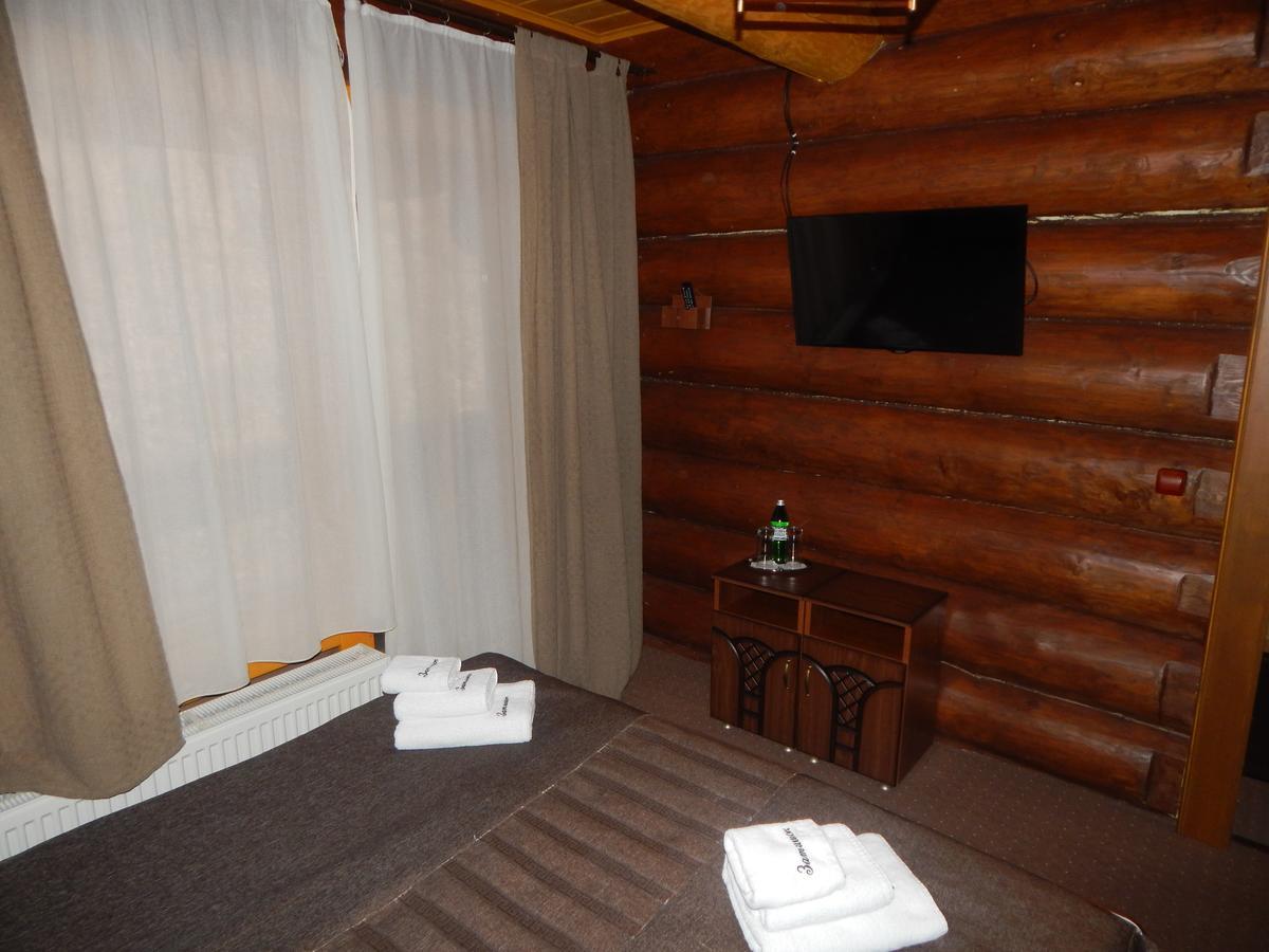 Zatyshok Hotel Svaliava Buitenkant foto