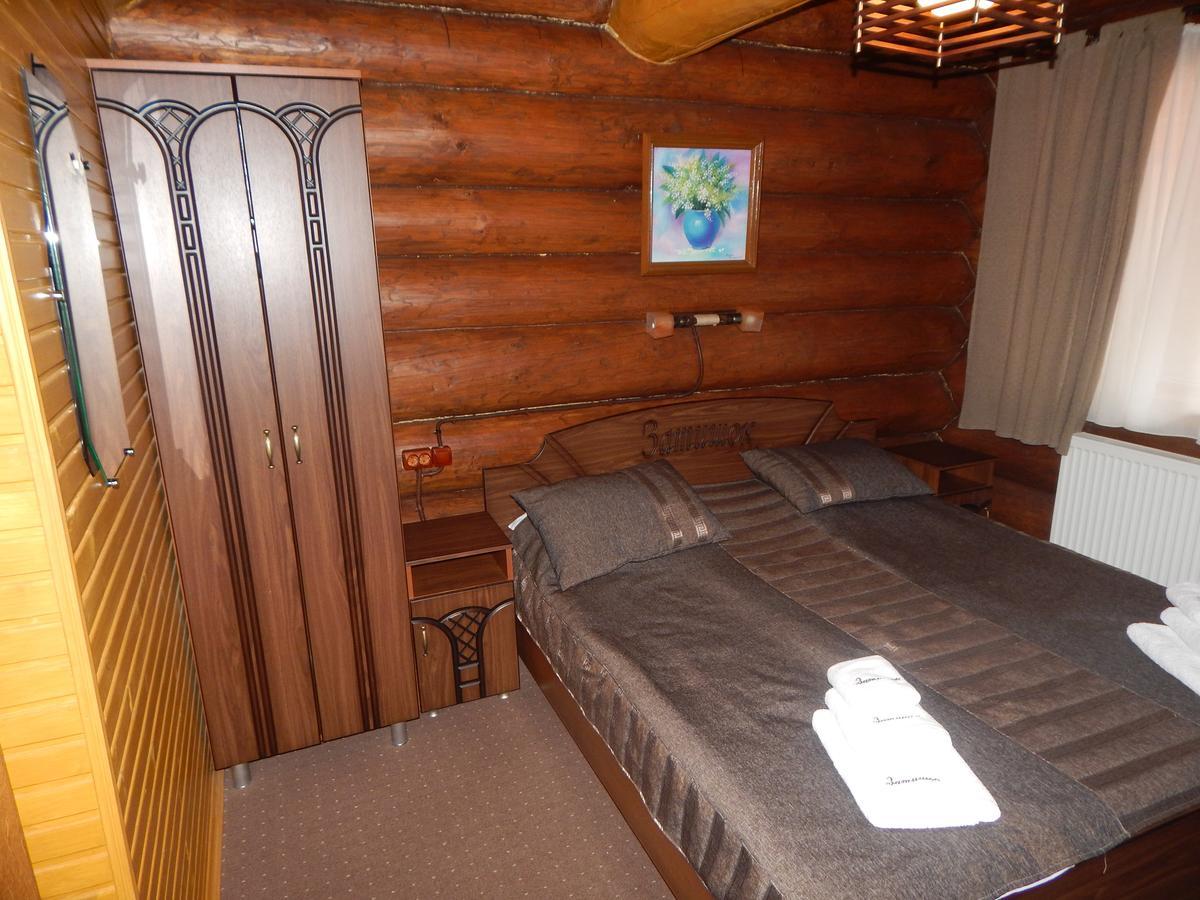 Zatyshok Hotel Svaliava Buitenkant foto