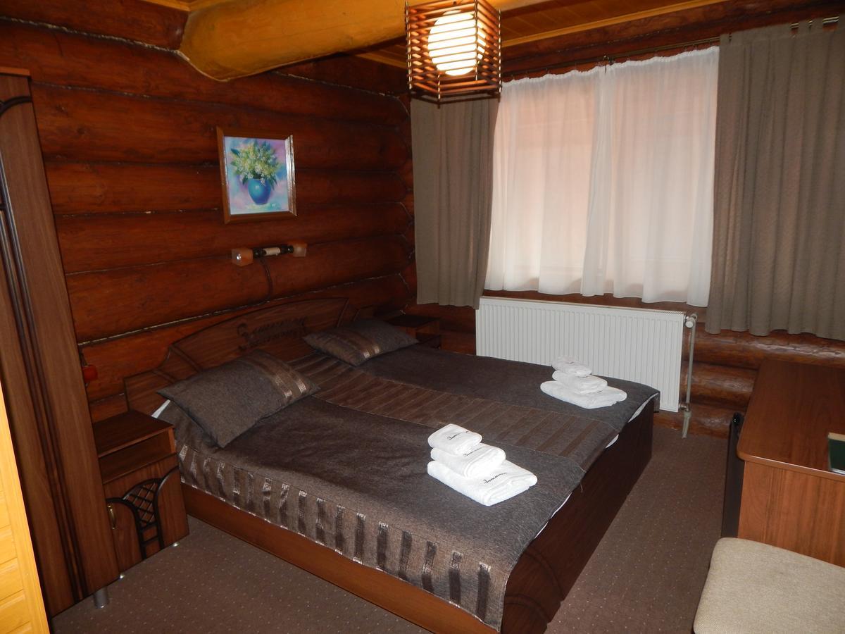 Zatyshok Hotel Svaliava Buitenkant foto