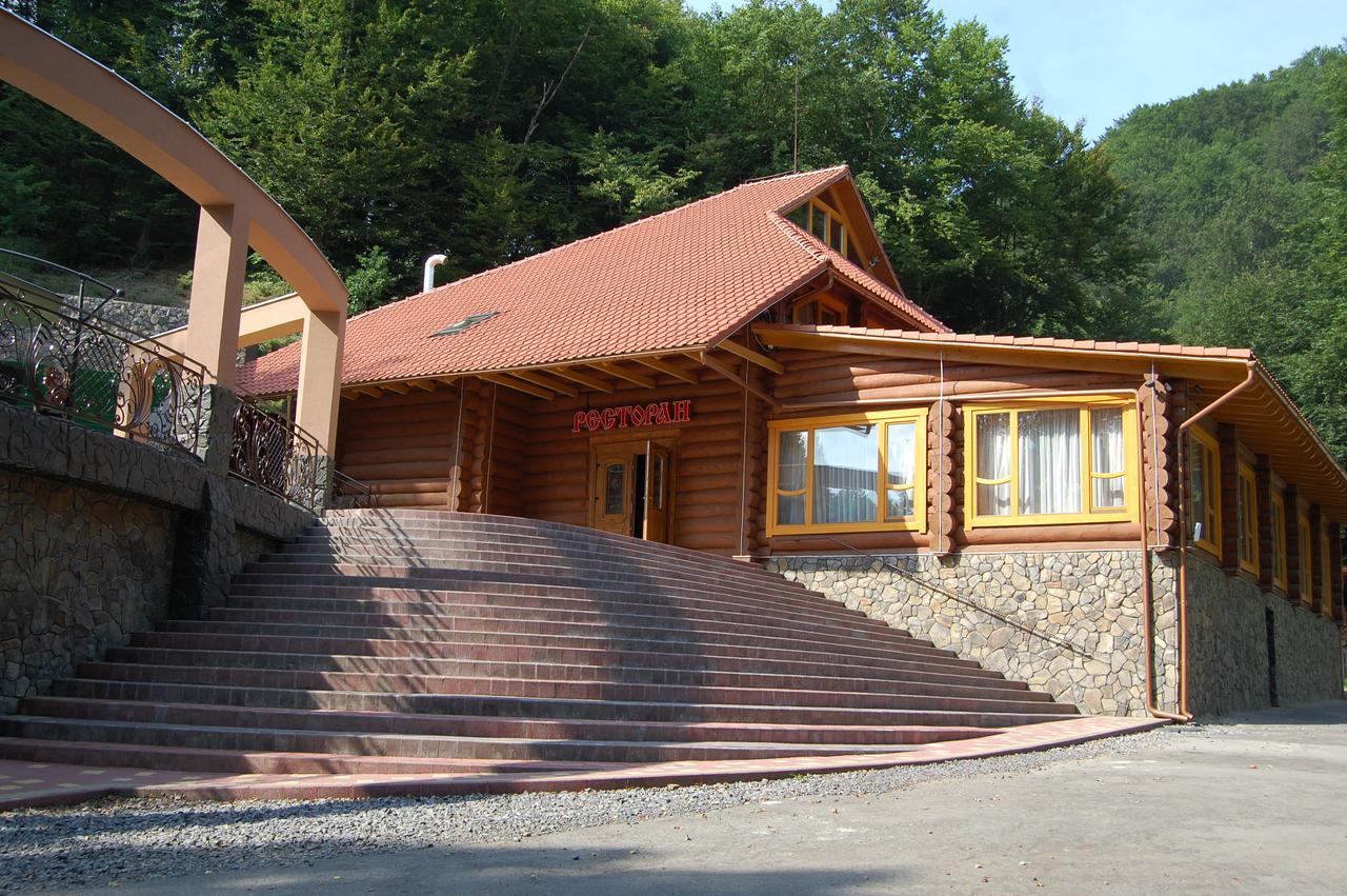 Zatyshok Hotel Svaliava Buitenkant foto
