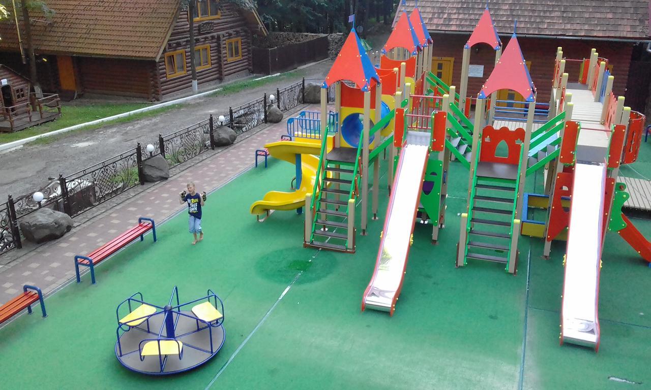 Zatyshok Hotel Svaliava Buitenkant foto