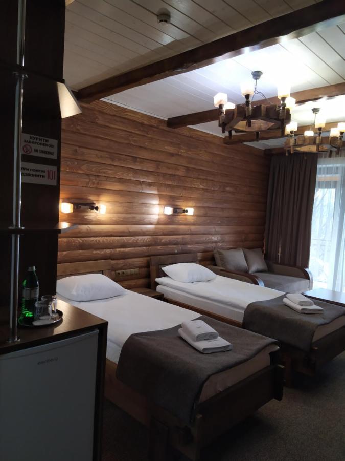 Zatyshok Hotel Svaliava Buitenkant foto