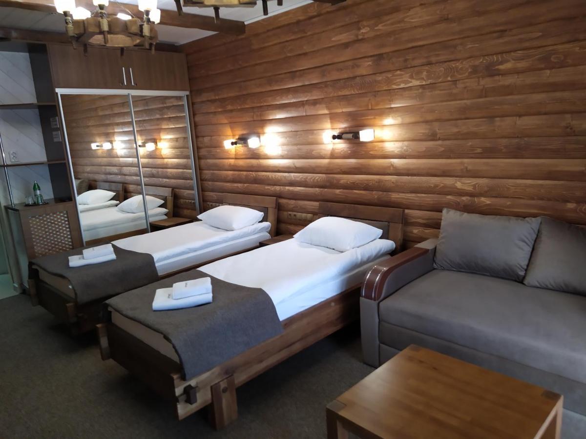 Zatyshok Hotel Svaliava Buitenkant foto