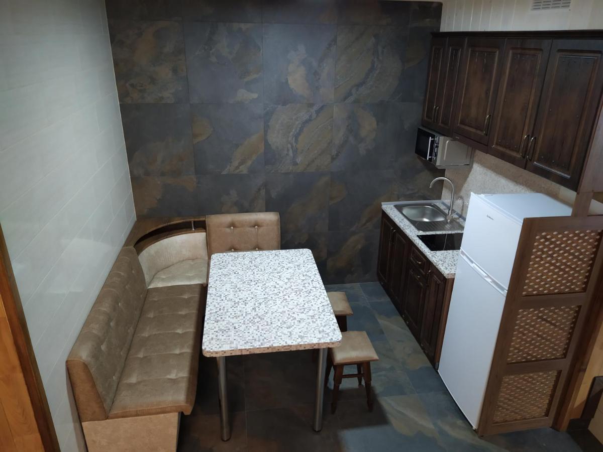 Zatyshok Hotel Svaliava Buitenkant foto