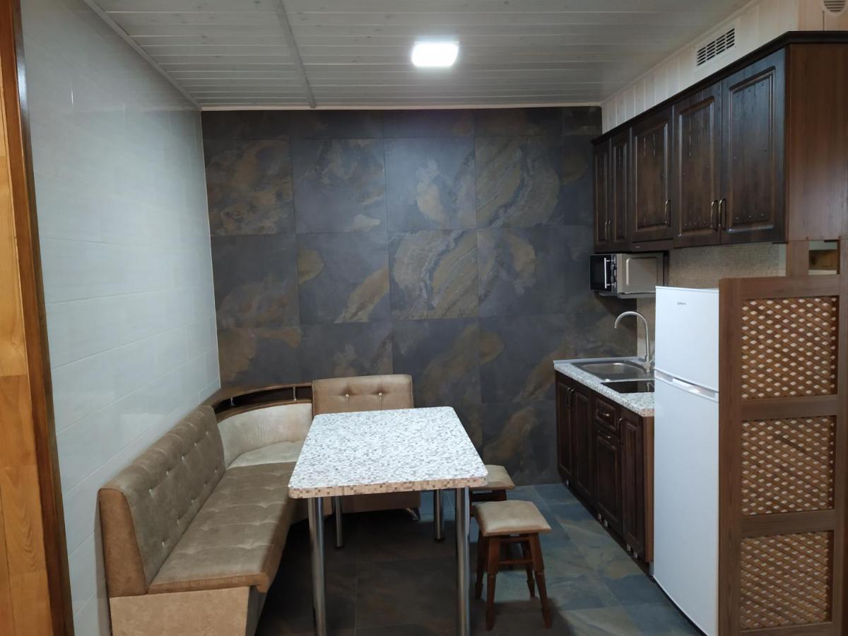 Zatyshok Hotel Svaliava Buitenkant foto