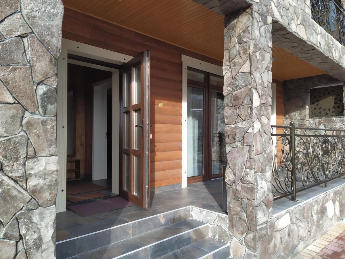 Zatyshok Hotel Svaliava Buitenkant foto
