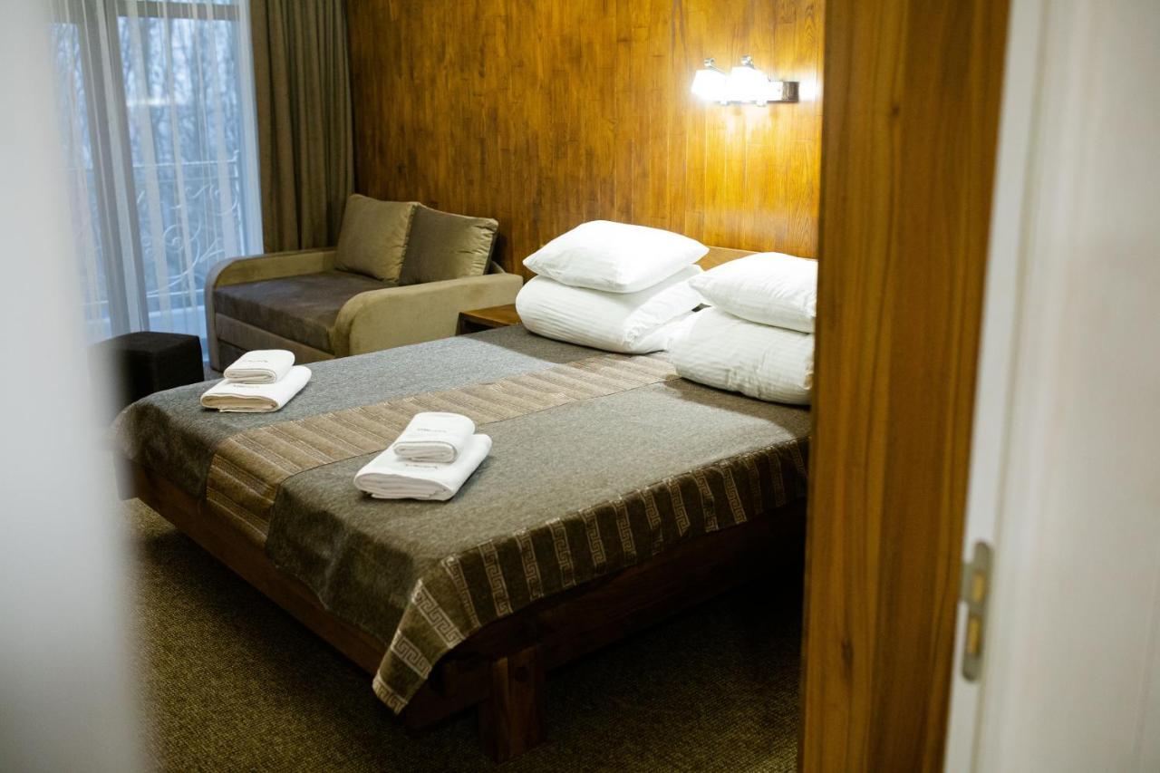 Zatyshok Hotel Svaliava Buitenkant foto
