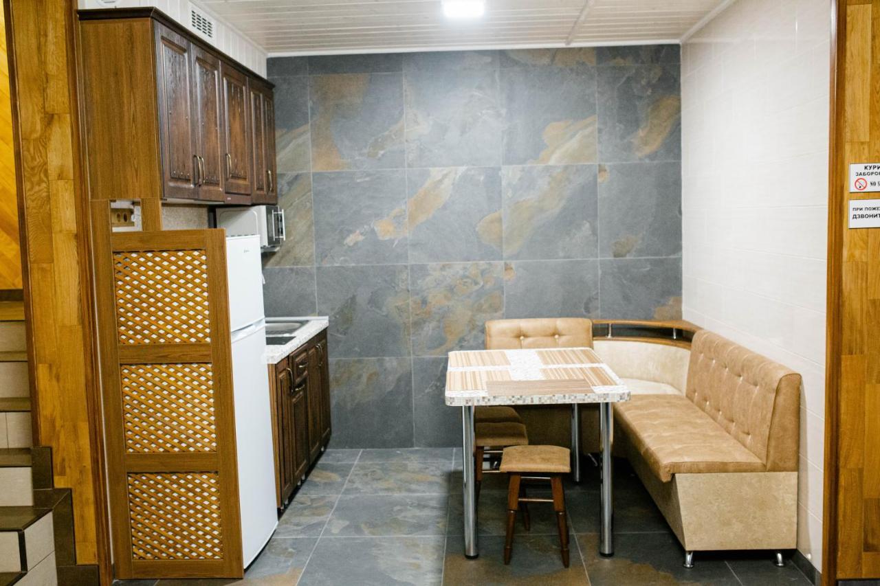 Zatyshok Hotel Svaliava Buitenkant foto